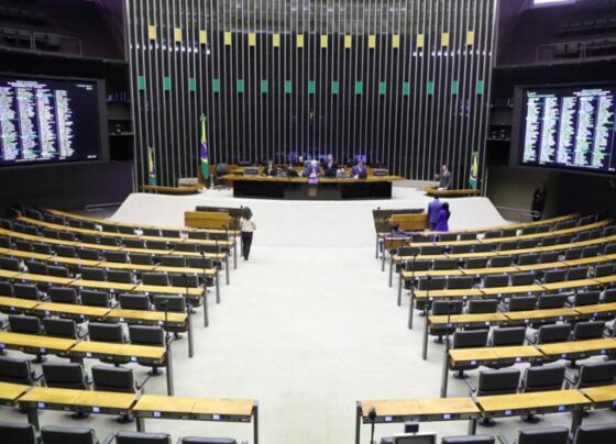 Foto colorida do plenário da Câmara dos Deputados - Metrópoles