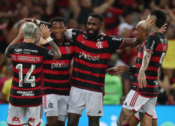 Imagem colorida do elenco do Flamengo - Metrópoles
