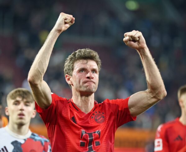 Foto colorida de Thomas Muller, com a camisa do Bayern de Munique - Metrópoles