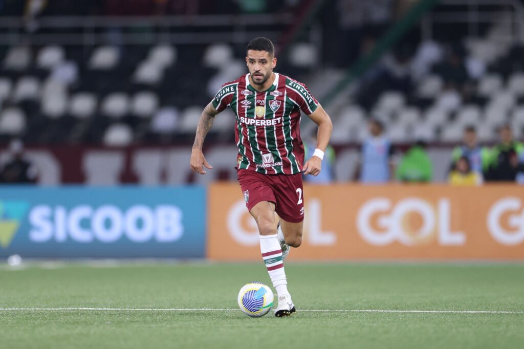 Foram 35 jogos, com um gol e uma assistência.