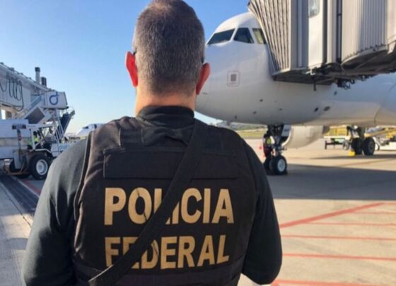 Imagem colorida, criminoso foi deixado em Pequim aos cuidados das autoridades locais- Metrópoles