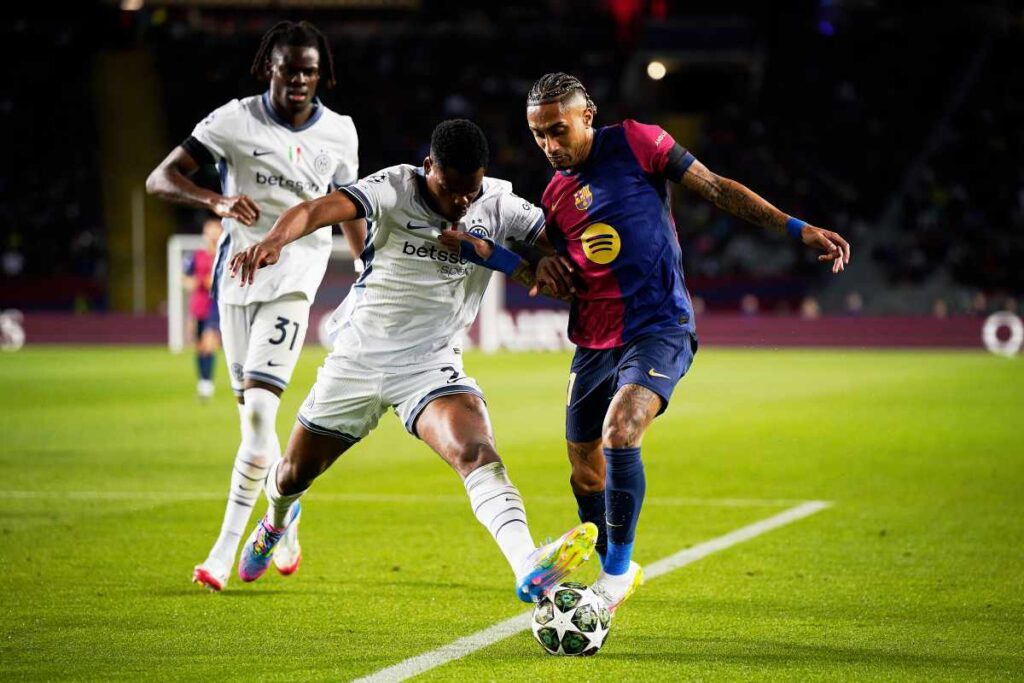 Imagem colorida da partida entre Inter de Milão e Barcelona - Metrópoles