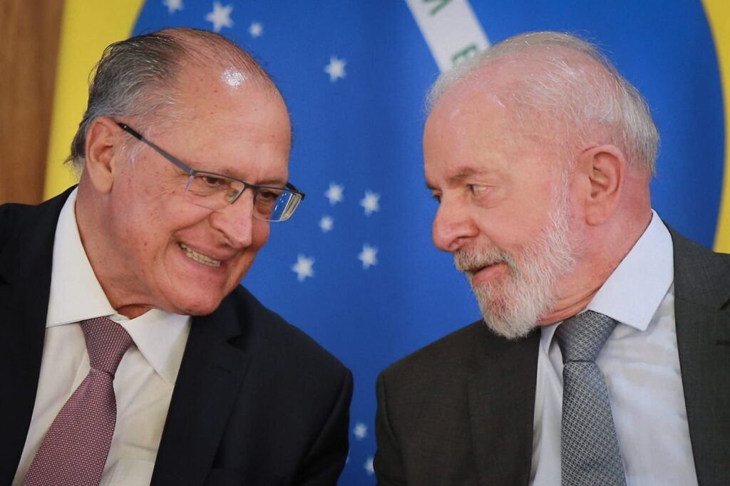 O vice-presidente Geraldo Alckmin (PSB) e o presidente Luiz Inácio Lula da Silva (PT)