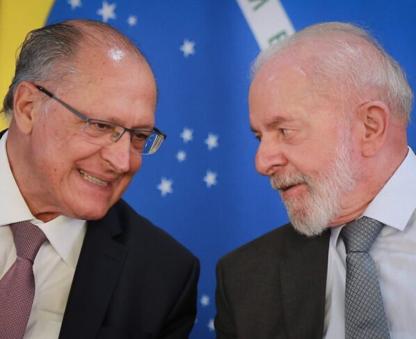 O vice-presidente Geraldo Alckmin (PSB) e o presidente Luiz Inácio Lula da Silva (PT)