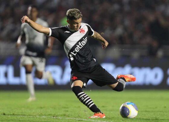 Imagem colorida de Adson, do Vasco - Metrópoles