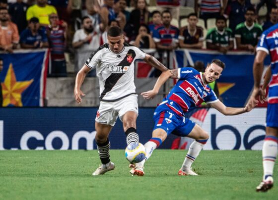 Imagem colorida dos jogadores de Vasco e Fortaleza - Metrópoles