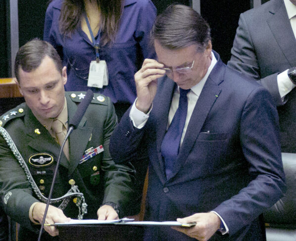 mauro Cid e Bolsonaro durante posse presidencial 2019 no Senado Federal minuta do golpe