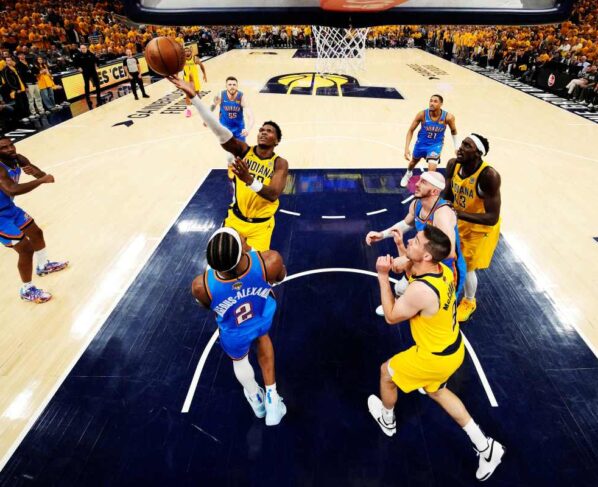 ImAagem colorida da partida entre Pacers e Thunder - Metrópoles