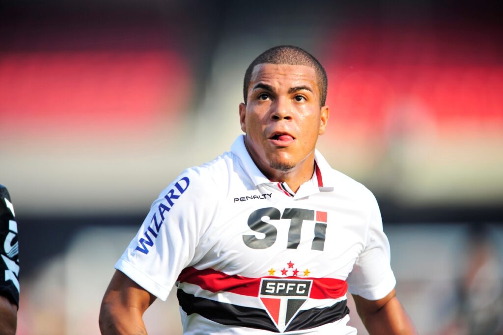 Imagem colorida do jogador Thiago Carleto, do São Paulo