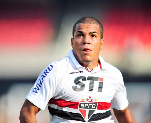 Imagem colorida do jogador Thiago Carleto, do São Paulo
