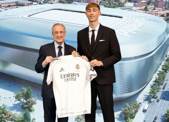 Foto colorida de Huijsen, zagueiro do Real Madrid - Metrópoles